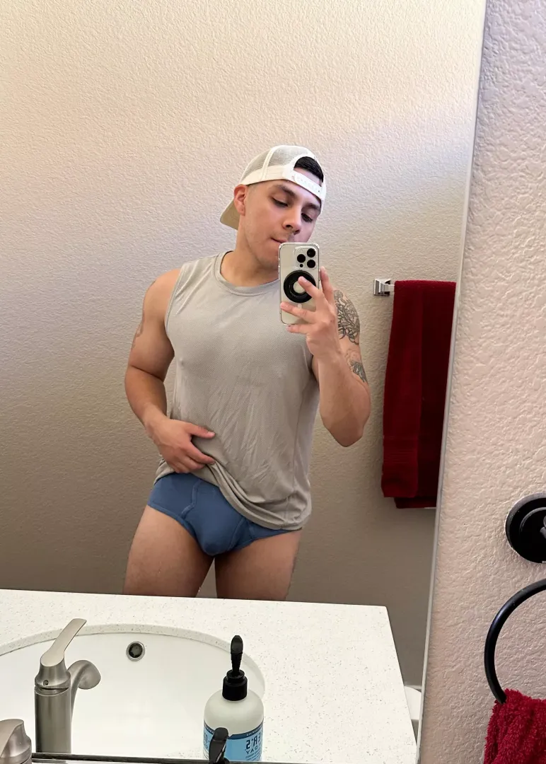 Do guys still wear briefs? (30)