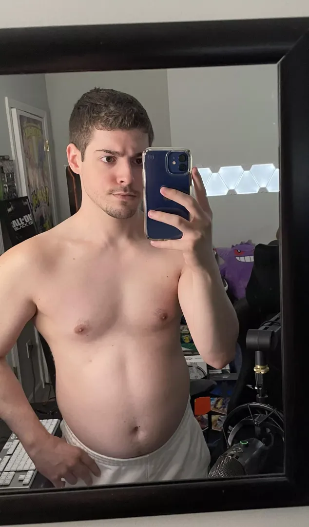 Do guys with bellies make porn hotter?