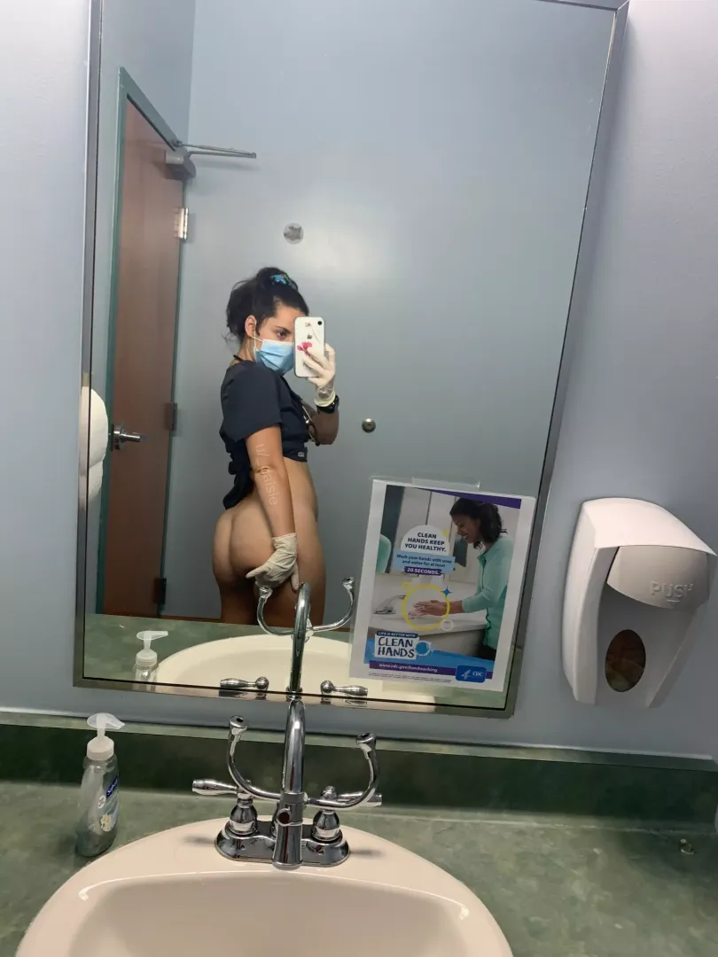 do i look cheeky?🍑