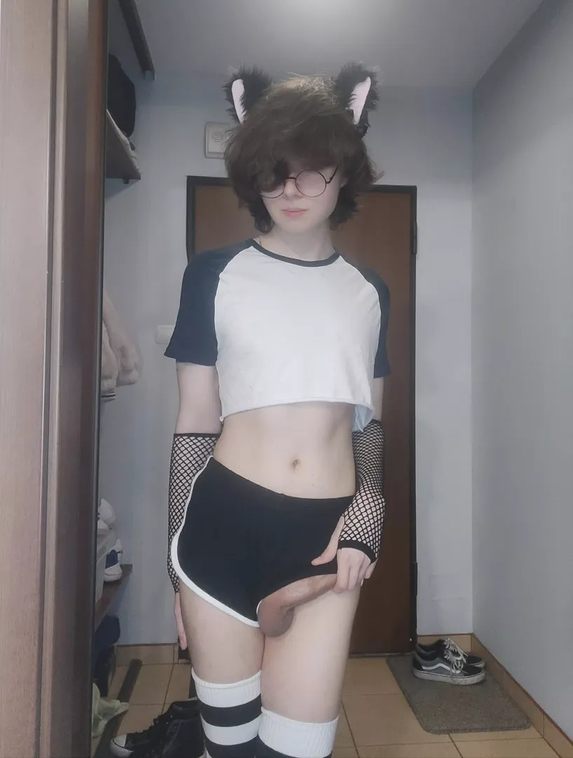 Do I look cute and breedable? 🥺