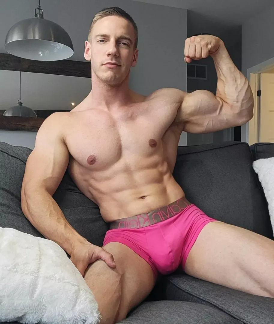 Do I look good in pink 😏..?