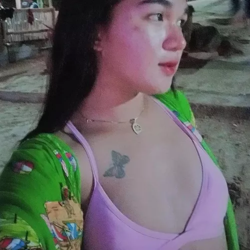 Do i look good wearing this pink bra?