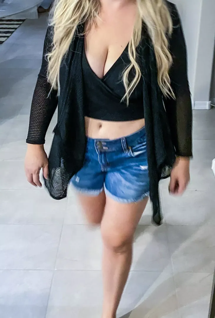 Do I look like a F46 mom of four?