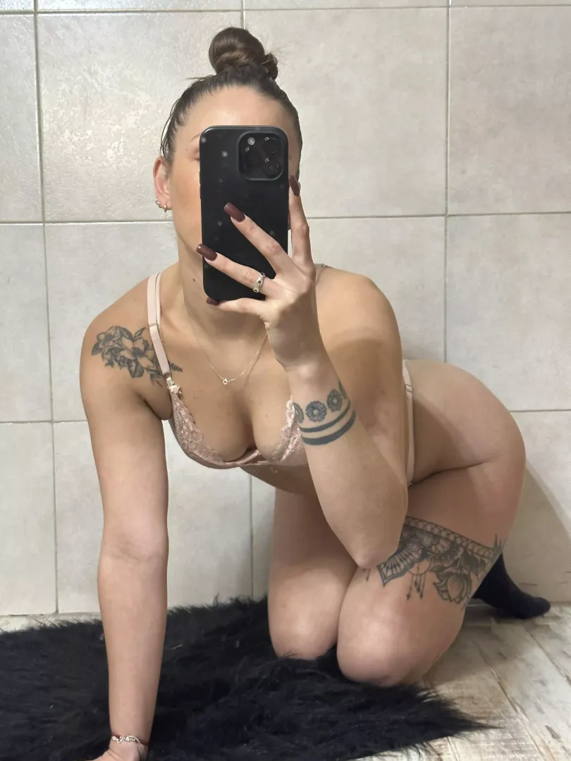 Do I look like i can handle older mens cocks?