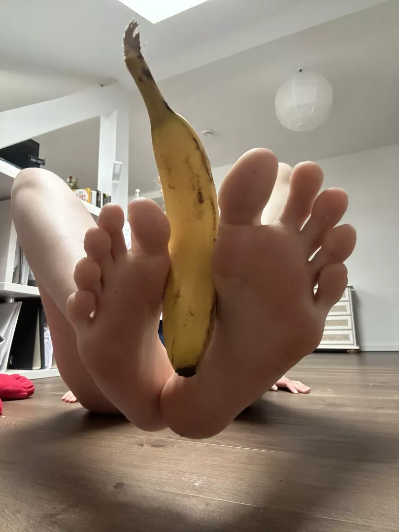 Do my 19yo feet look good around this?