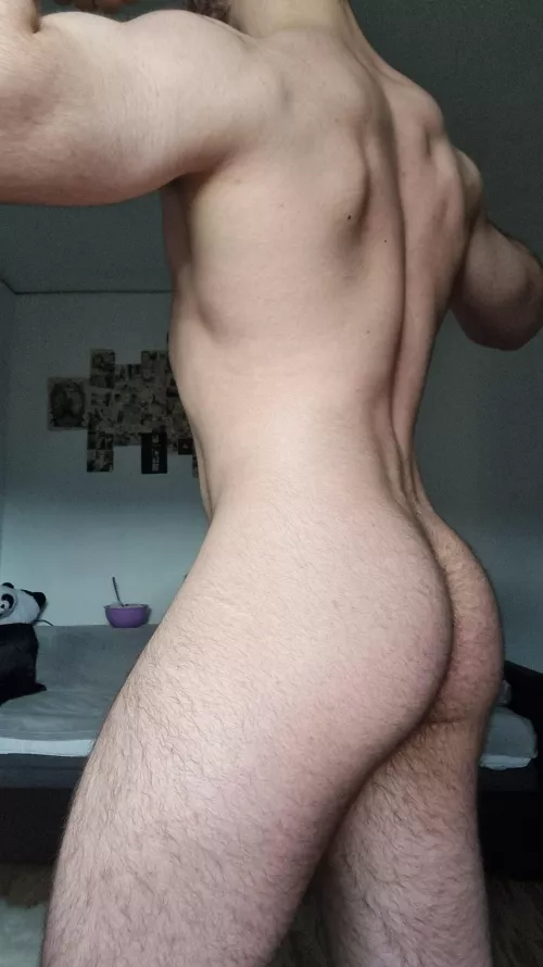 Do people really like hairy ass?