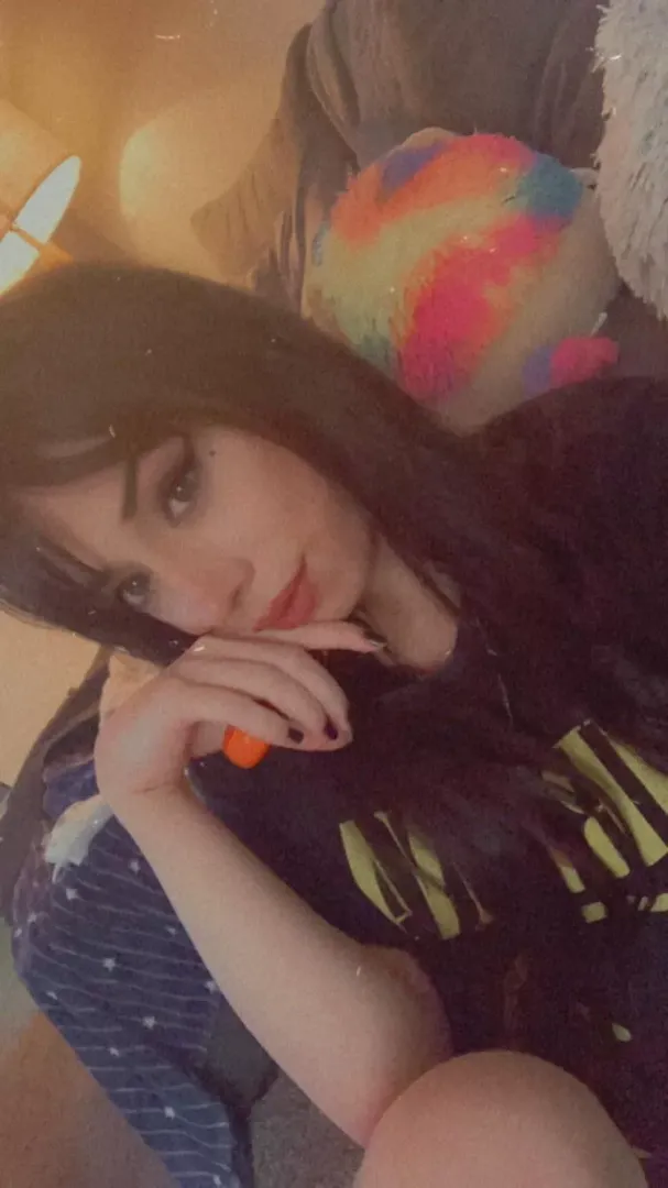 do u accept nudes from horny tgirls daddyy? 🤭🦋