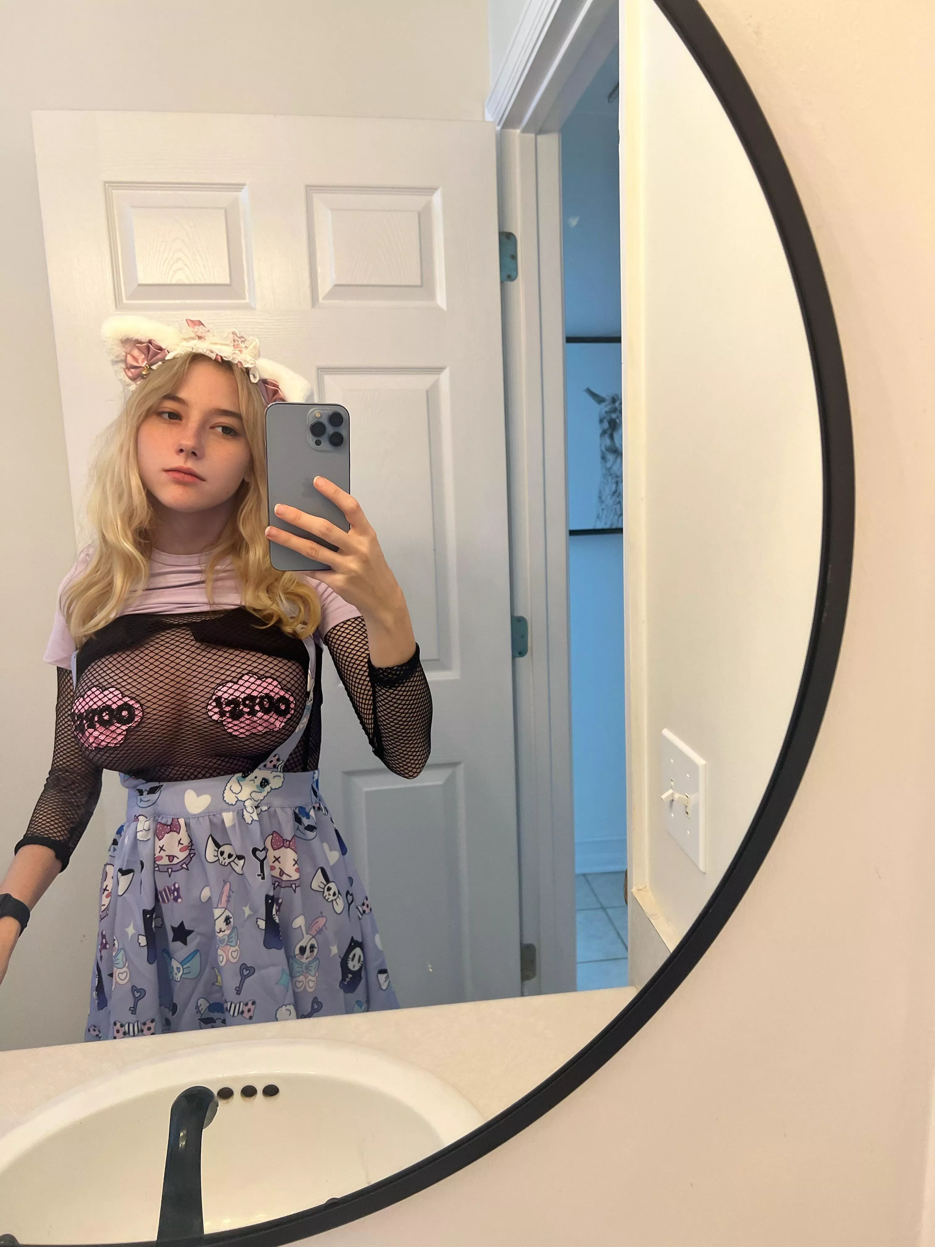 do u like teens w big tits?