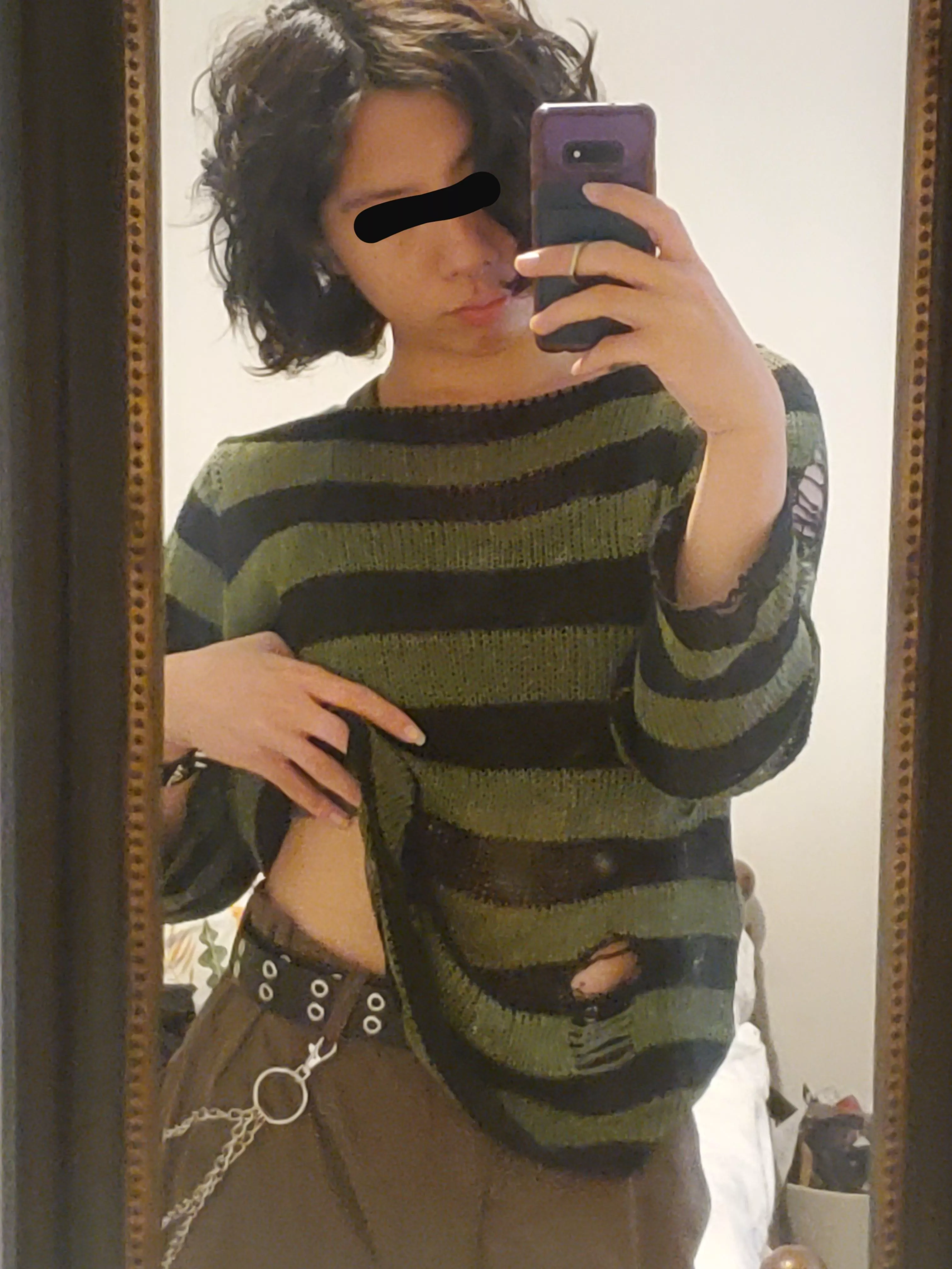 do you guys like my sweater ^^
