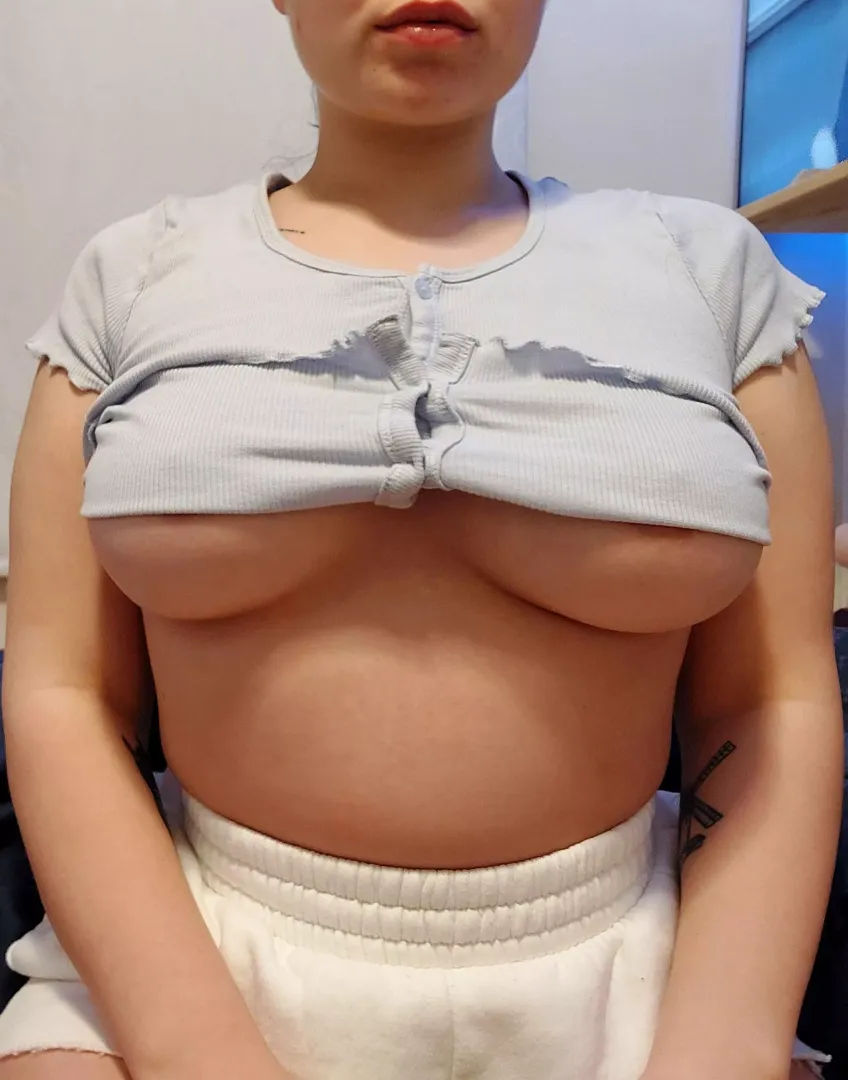 Do you guys like my underboobs?
