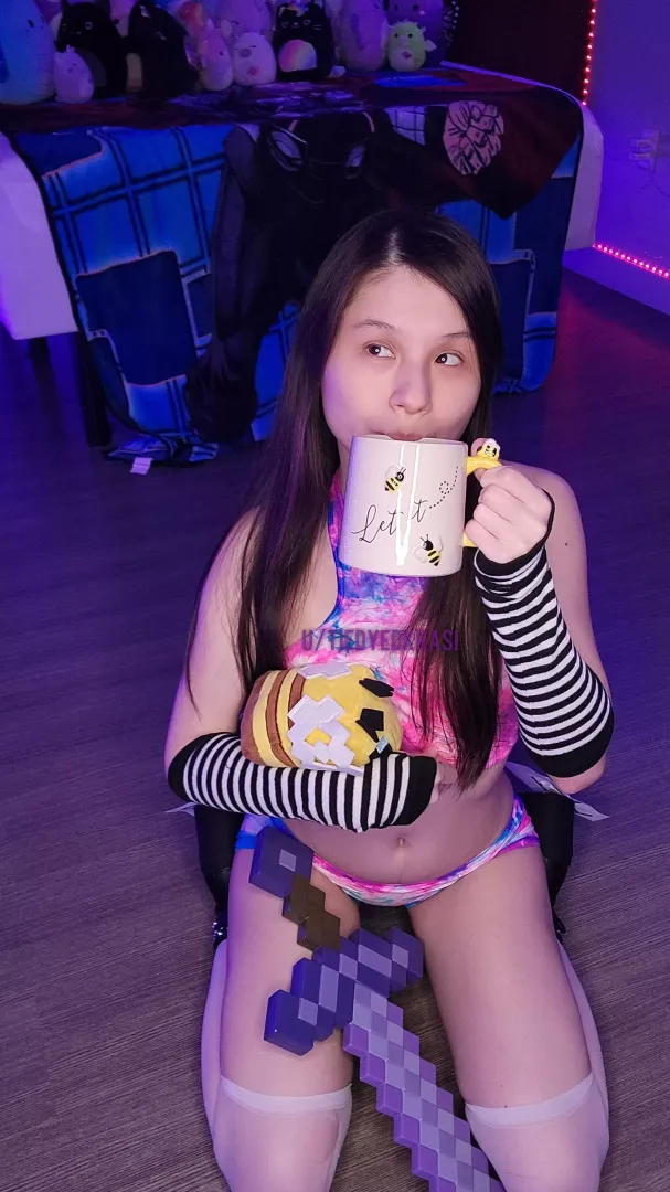 do you like all natural gamer gals?