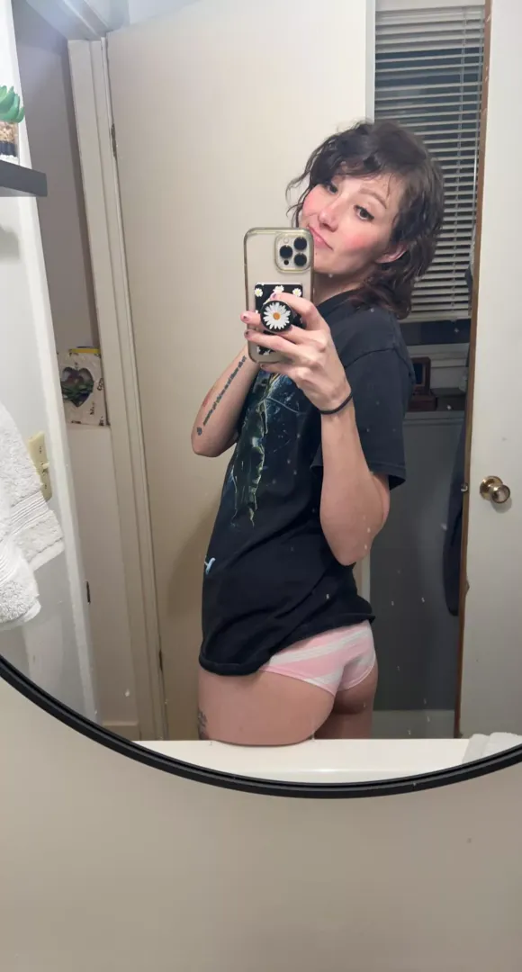 Do you like cuties with little booty’s? :)