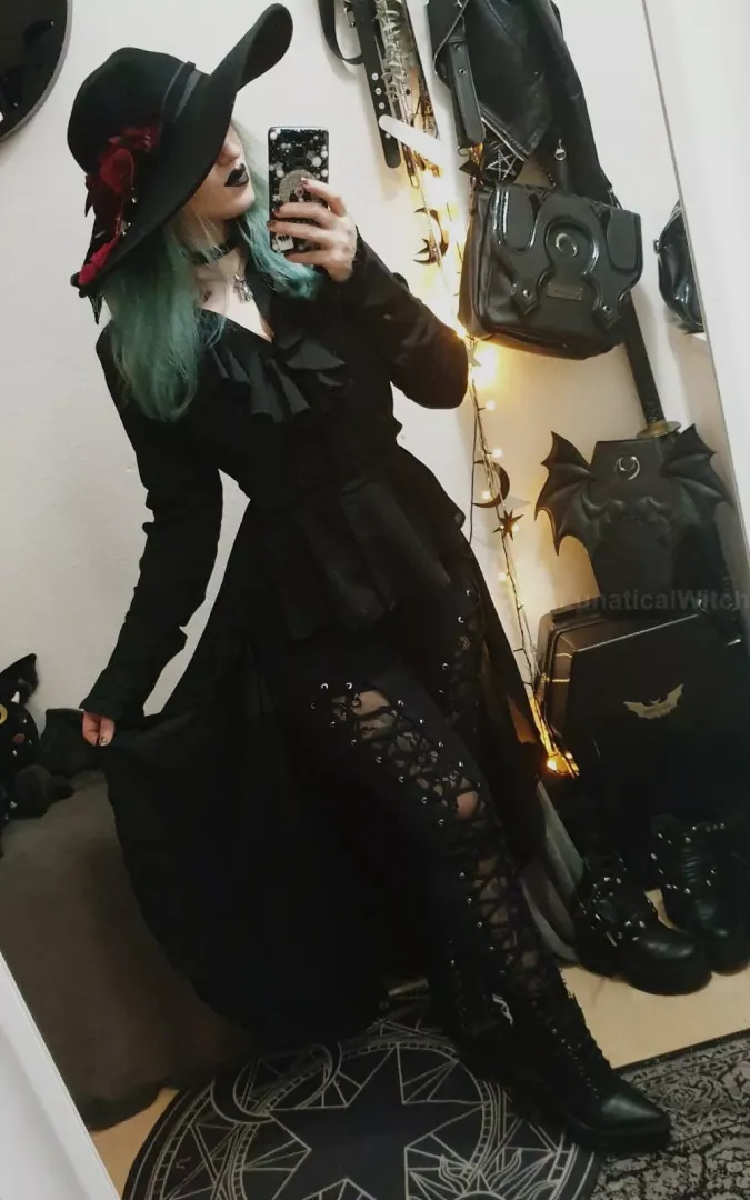 do you like emo girls in pretty lingerie?