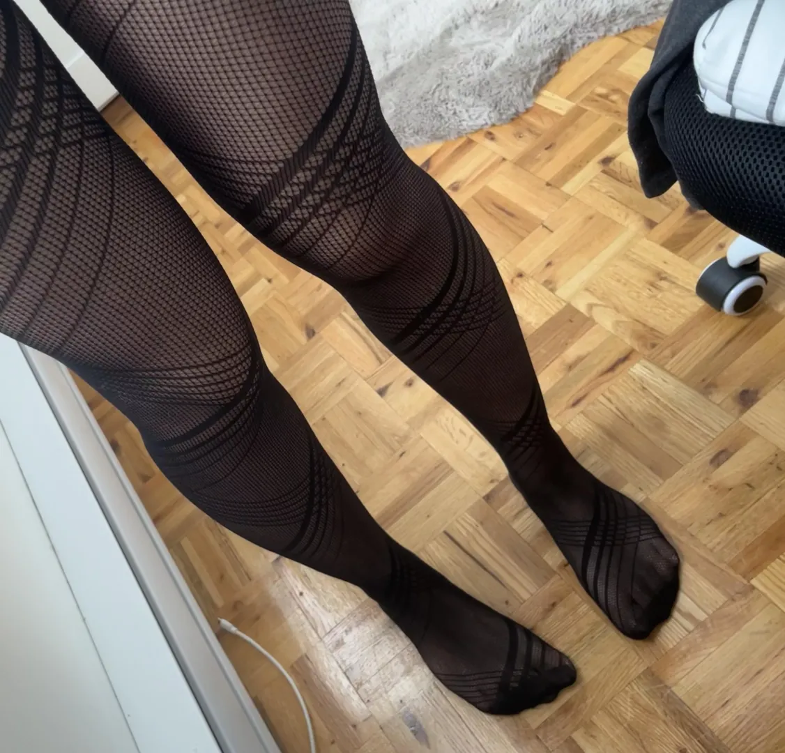 Do you like fishnet tights 💦