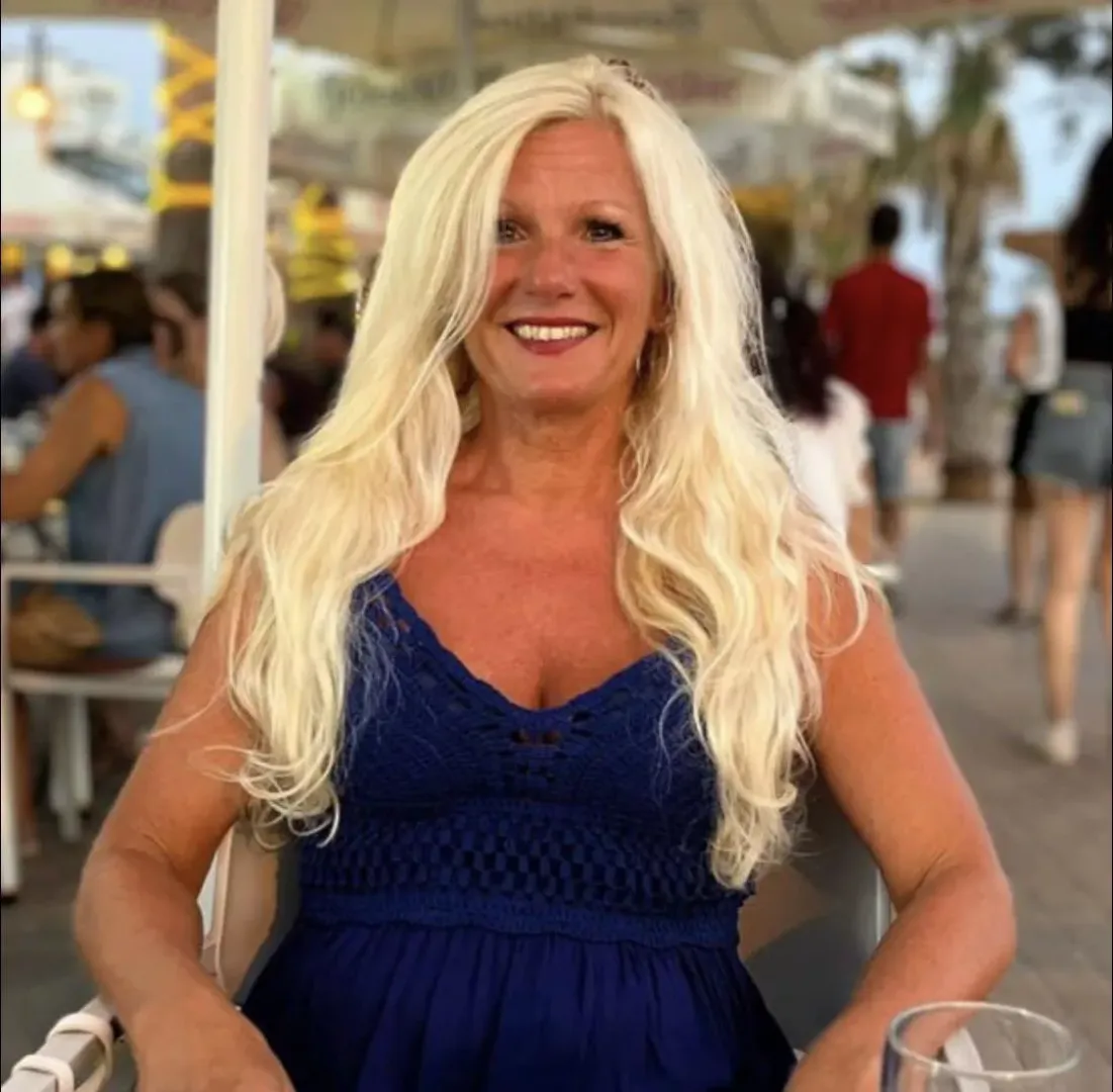 Do you like hot gilfs like this?