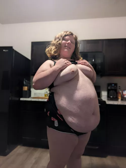 Do you like my belly out in the kitchen?