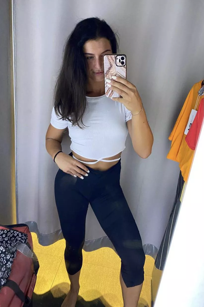 Do you like my casual leggings outfit?