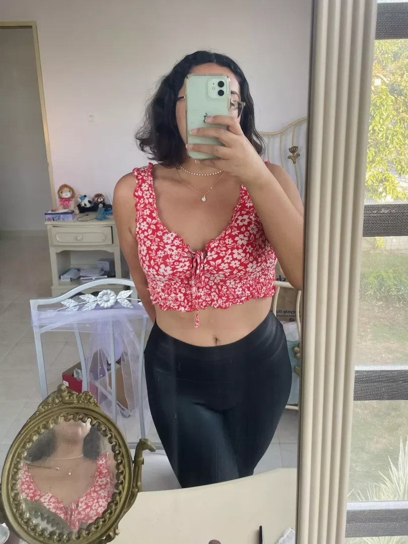 Do you like my crop top?