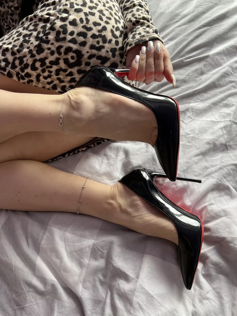 Do you like my Louboutins? 😛