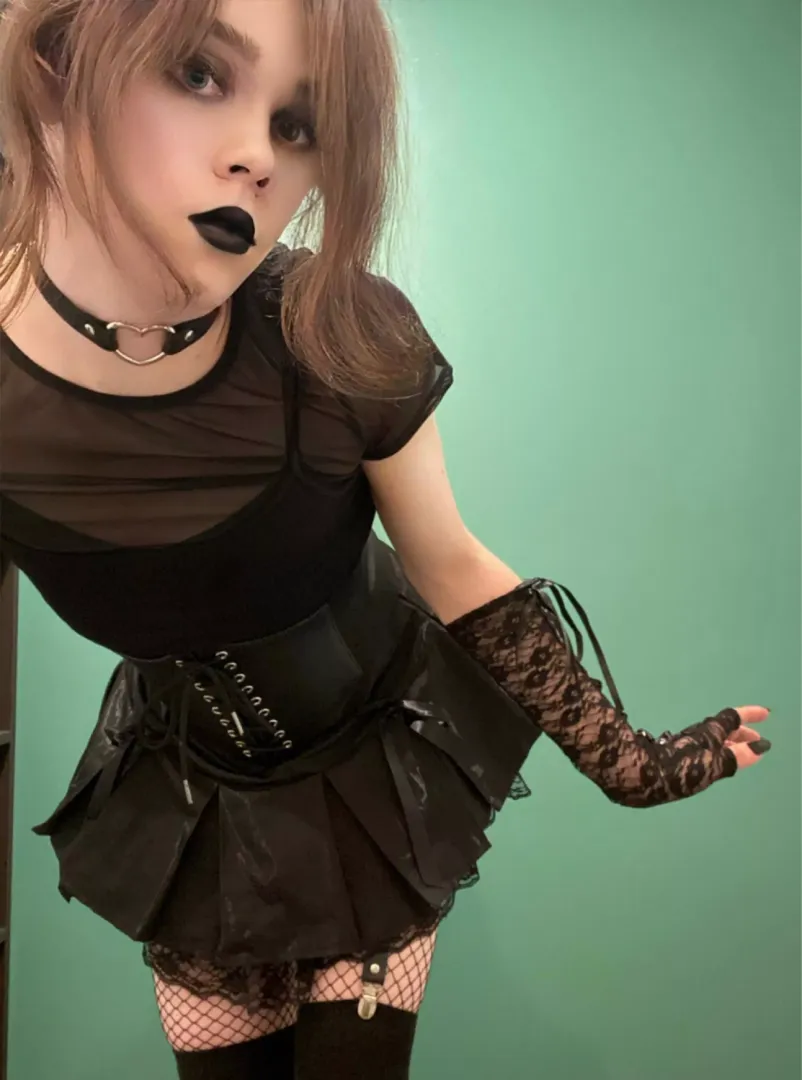 Do you like my makeup?🖤 a thick black lipstick is just the best