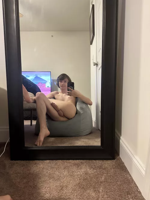 Do you like my new mirror. 🥰