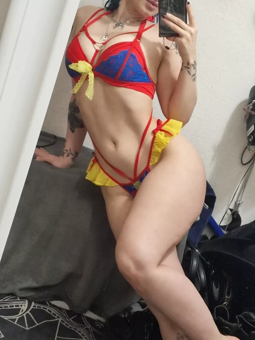 Do you like my outfit or am i wearing too much