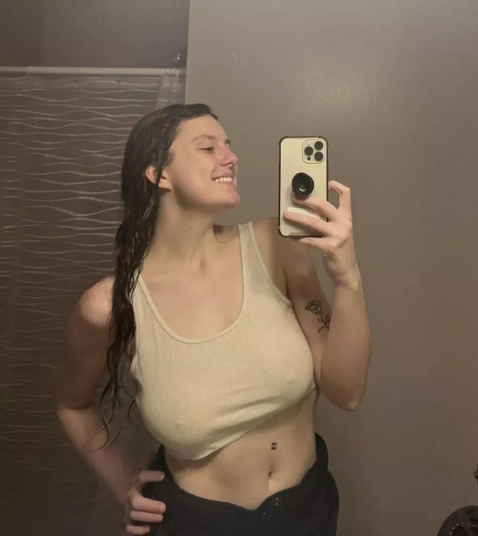 Do you like my top? 🙈