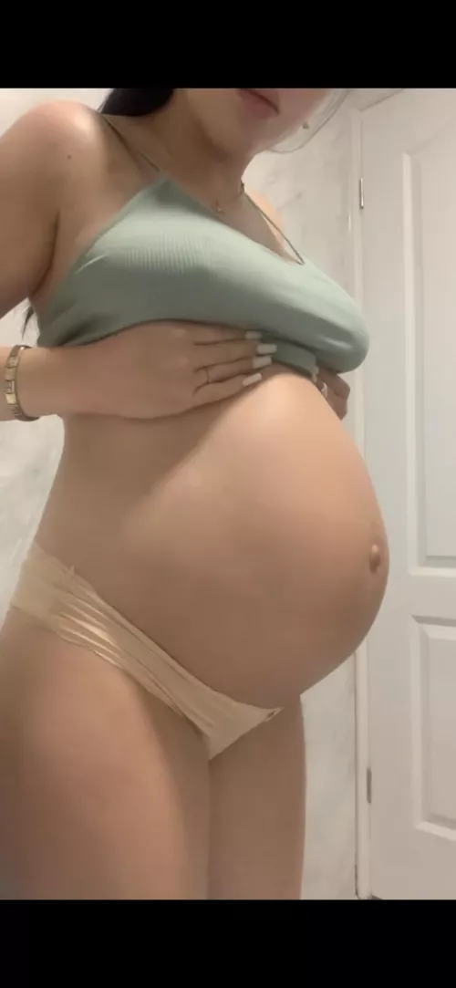 Do you like pregnant belly’s 🥰