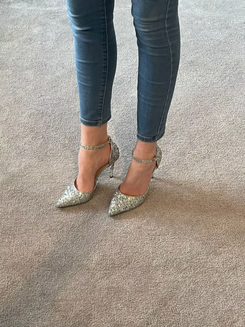 Do you like seeing my feet in these highheels?