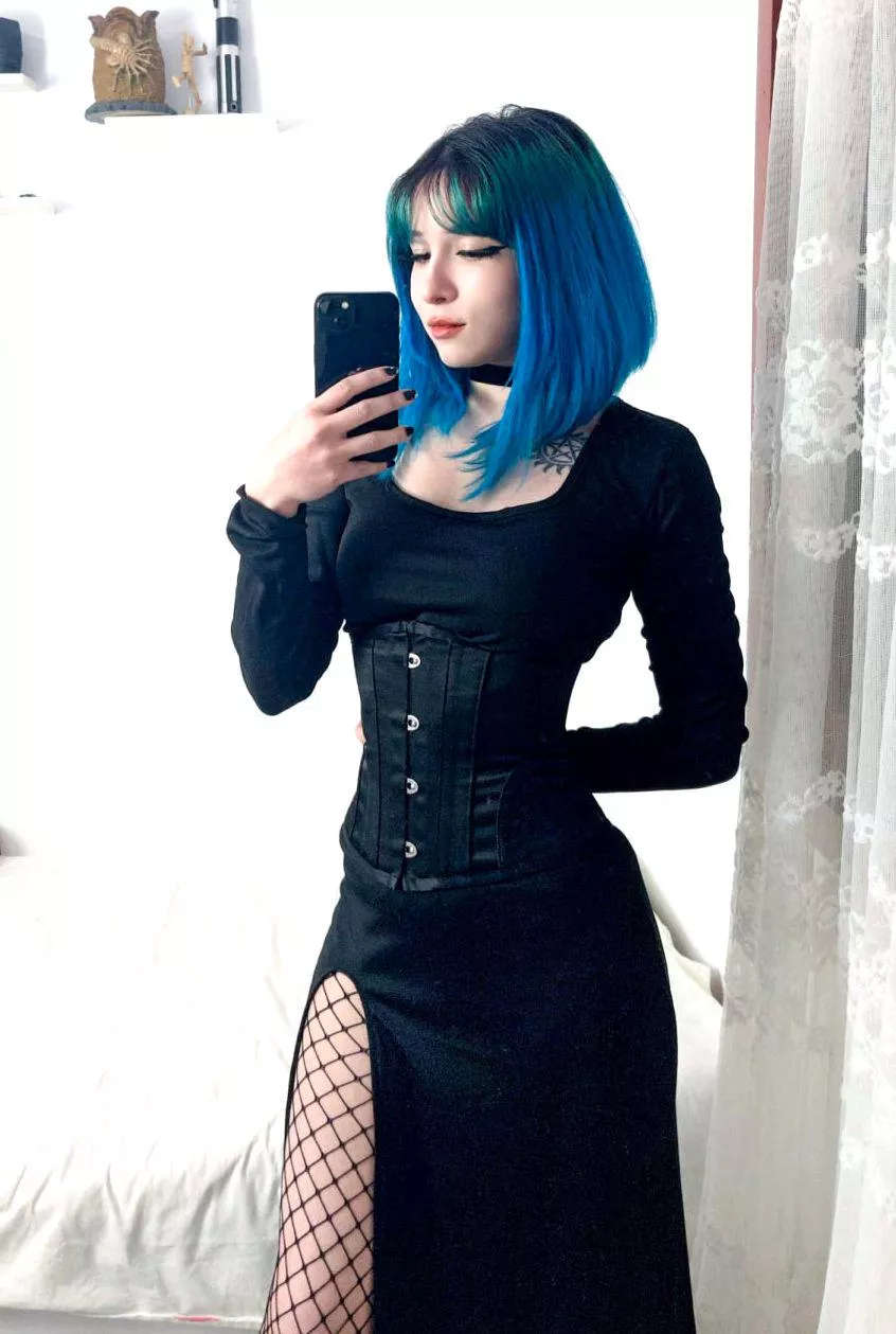 Do you like small girls with short hair