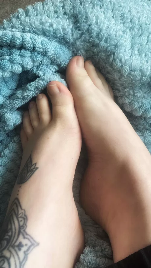 Do you like tattoos on feet?✨👅