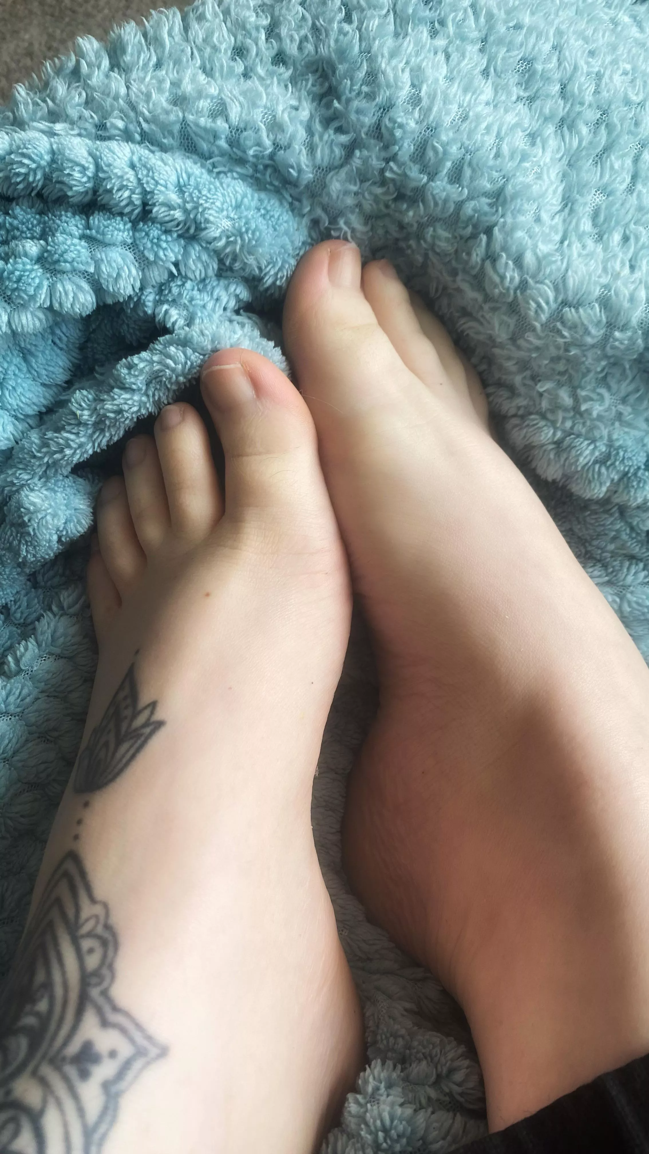 Do you like tattoos on feet?✨👅