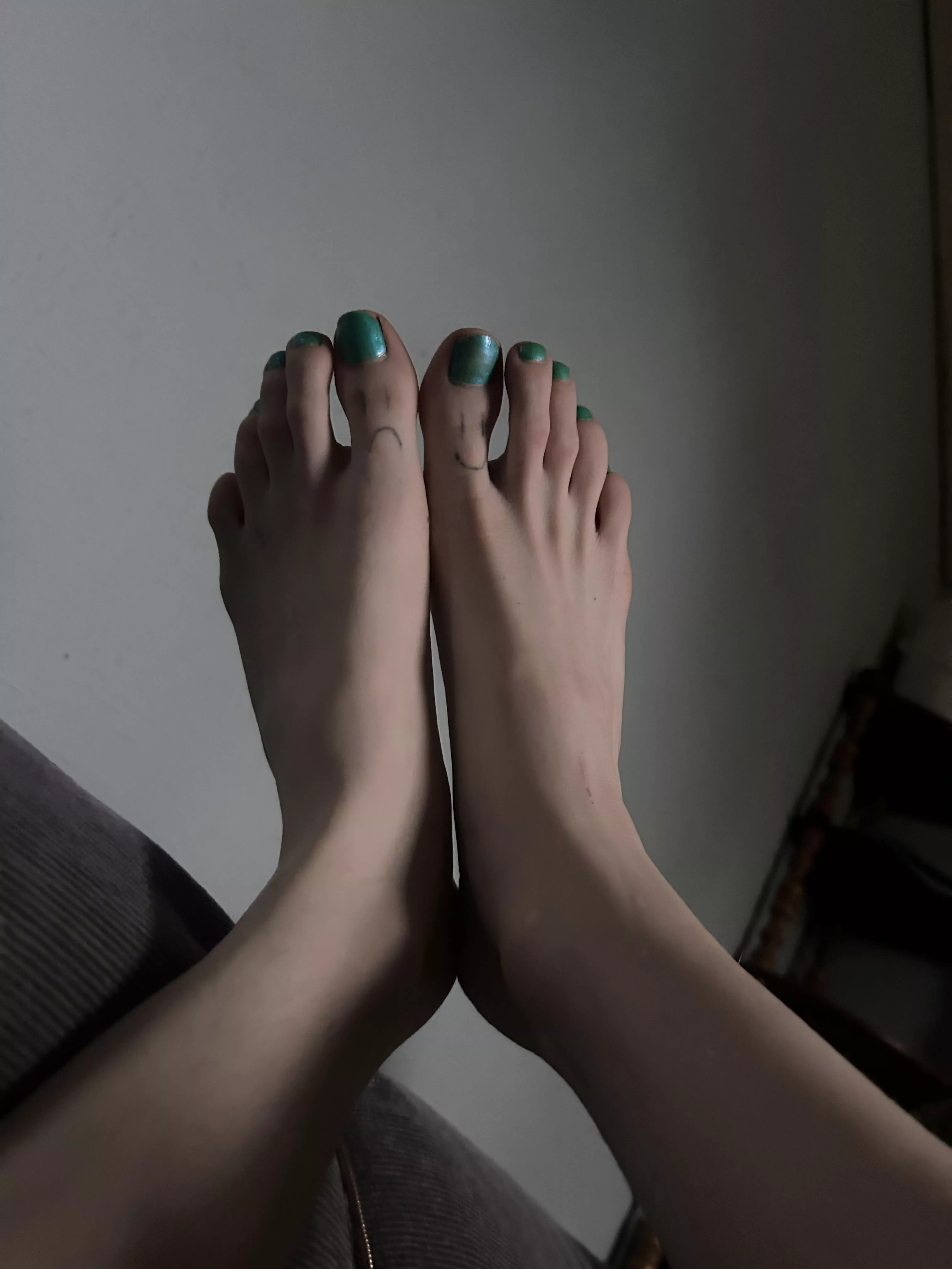 Do you like the nail polish? 