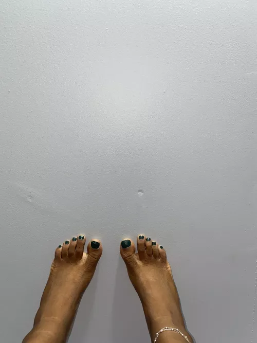 Do you like this colour on my toes?