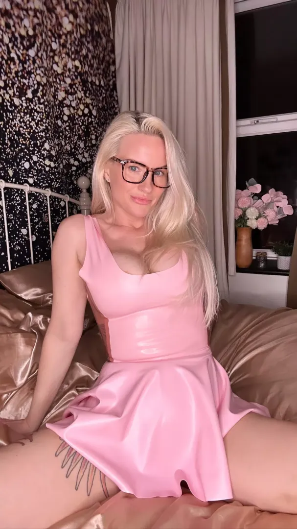 Do you like tight latex dresses..?