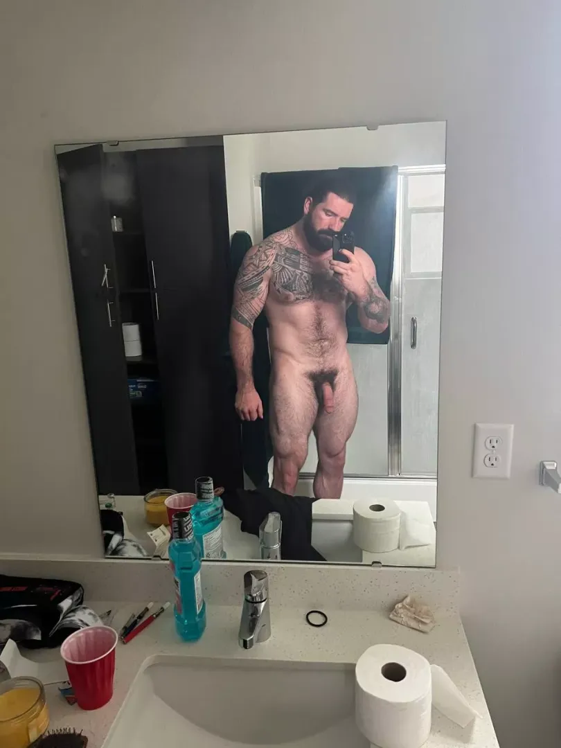 Do you liked tatted men with big pieces?