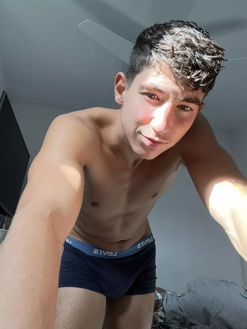 Do you preffer my boxer o my face?🥵