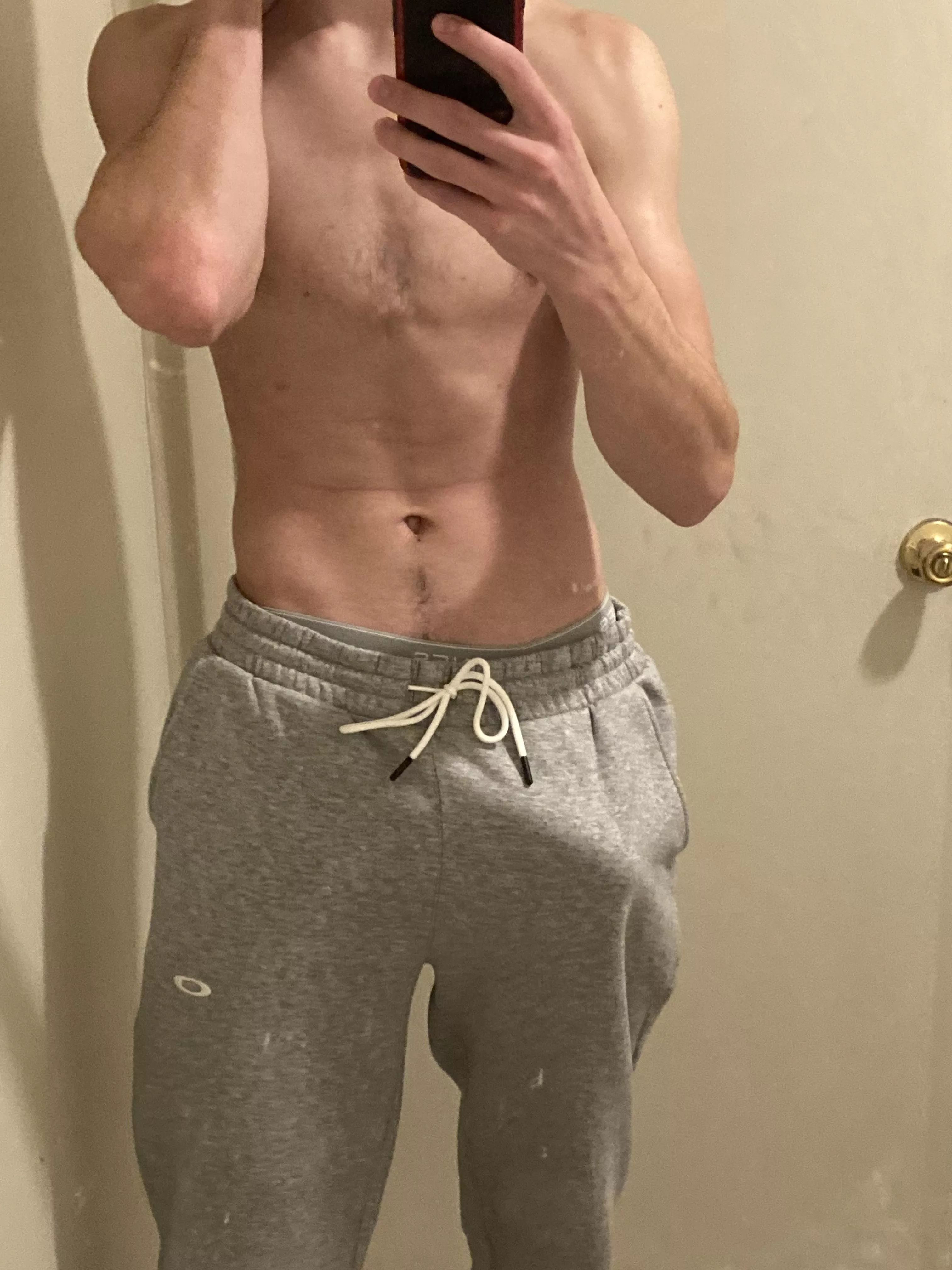 Do you think my bulge is noticeable 😈