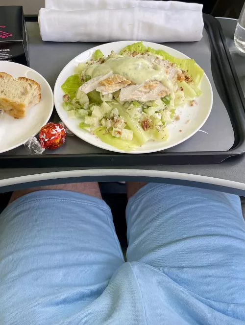 Do you think the flight attendant would have noticed anything? 😅🙈