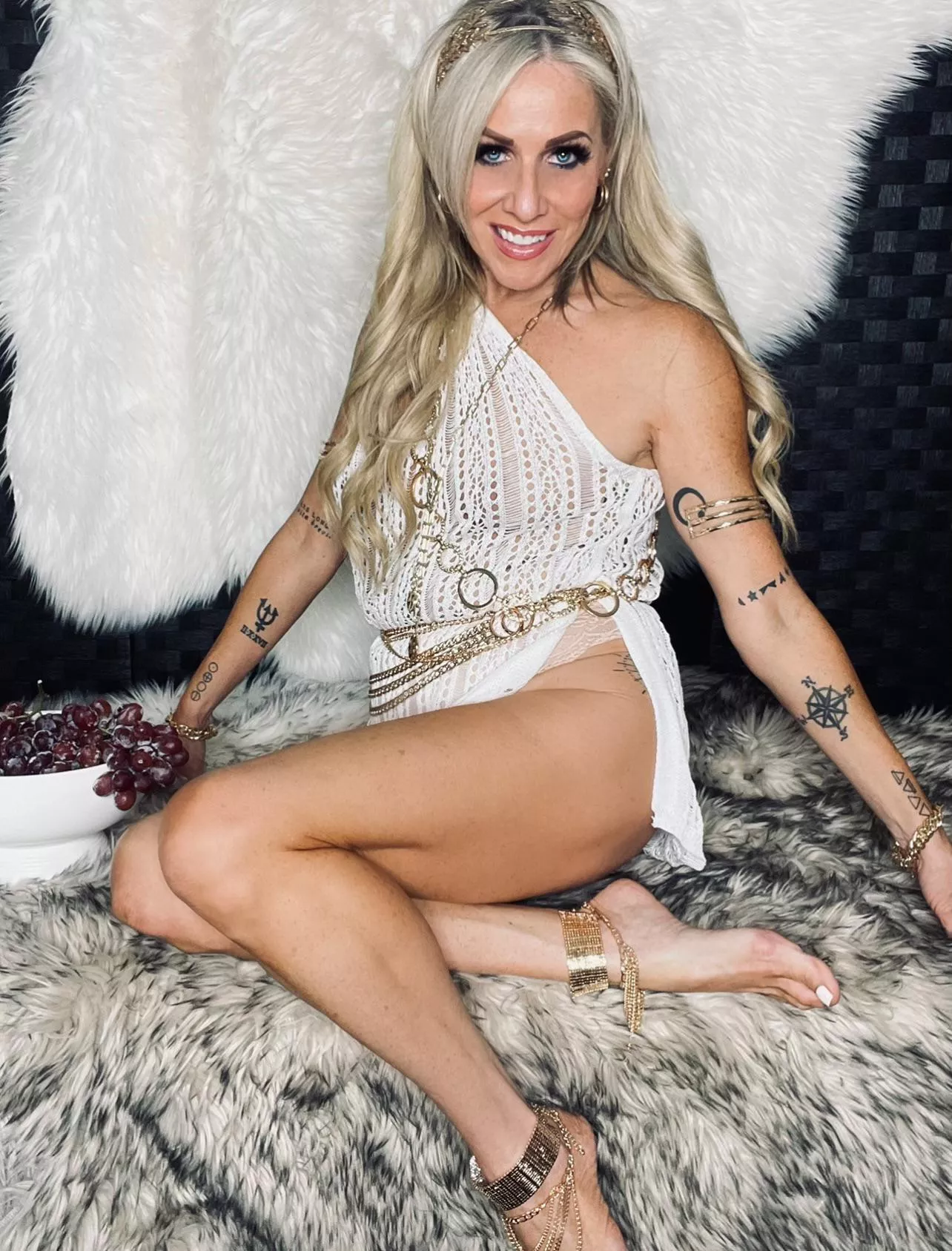 Do you want to see Aphrodite’s perfect pussy?