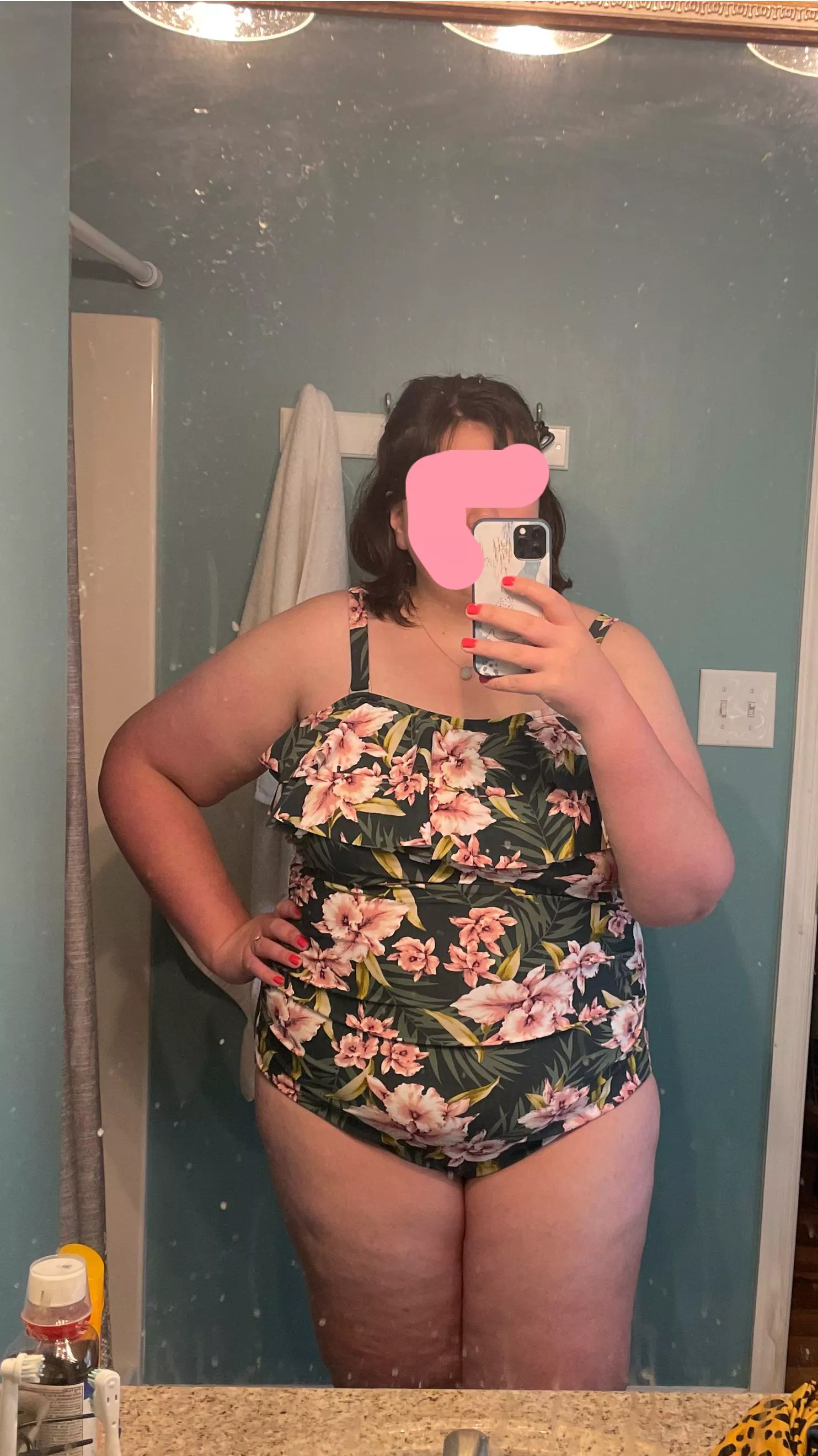 Does anyone like a bbw in a one piece? 😊