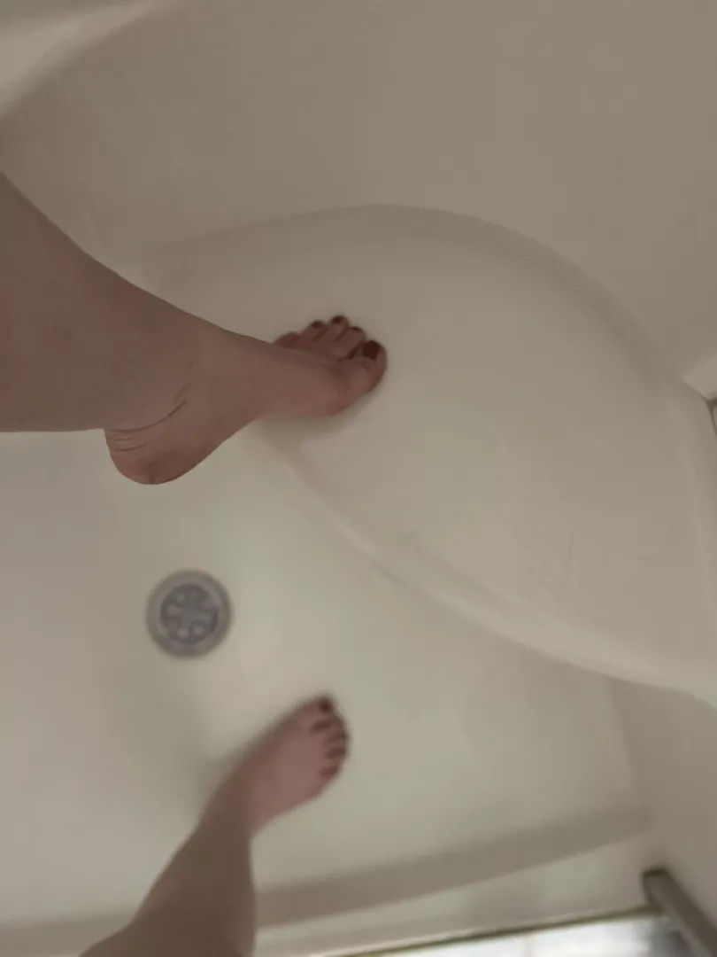 Does anyone need a special custom video or picture to get done? 🥰😉