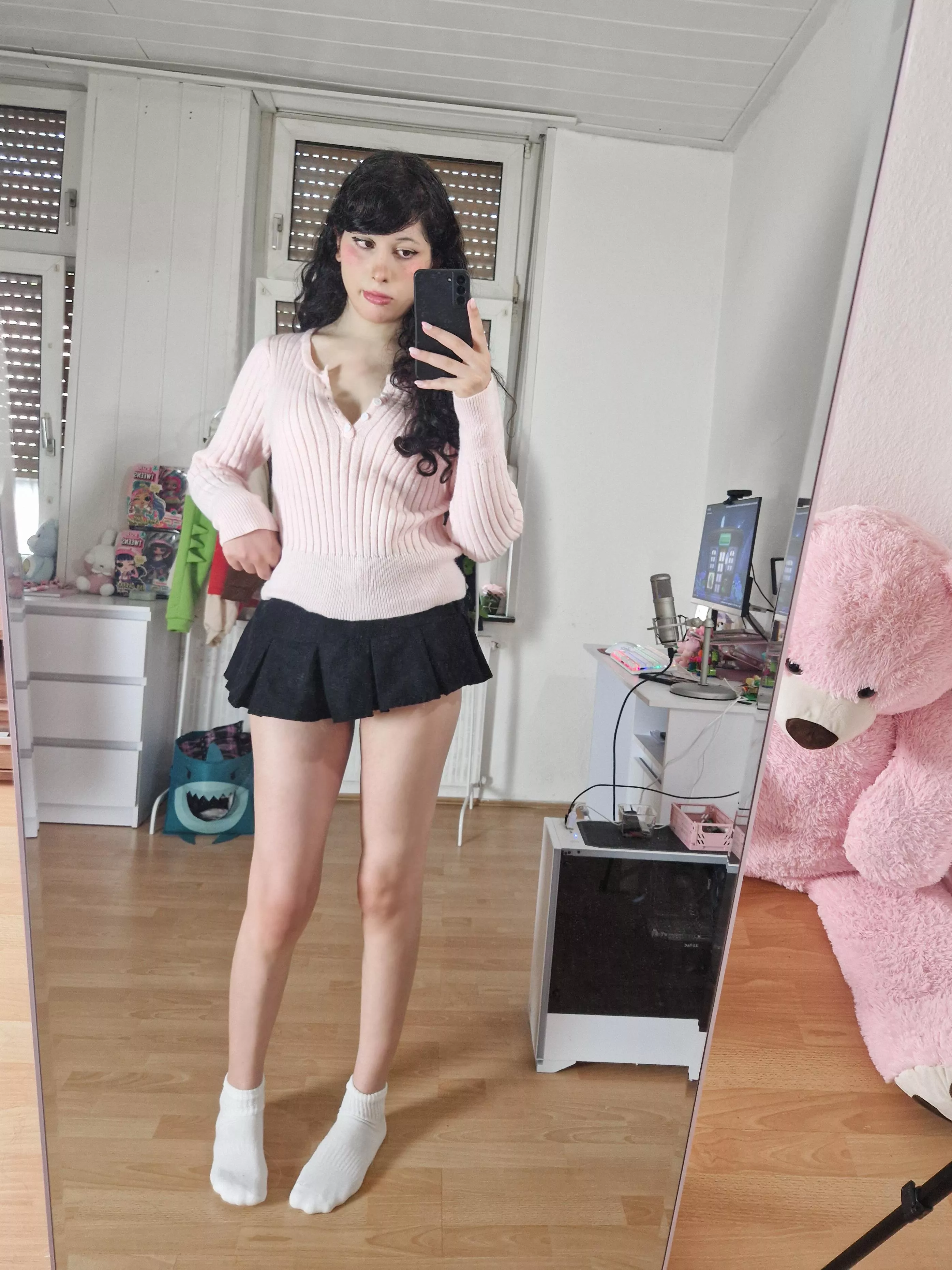 does anyone think im good looking? 😅💗