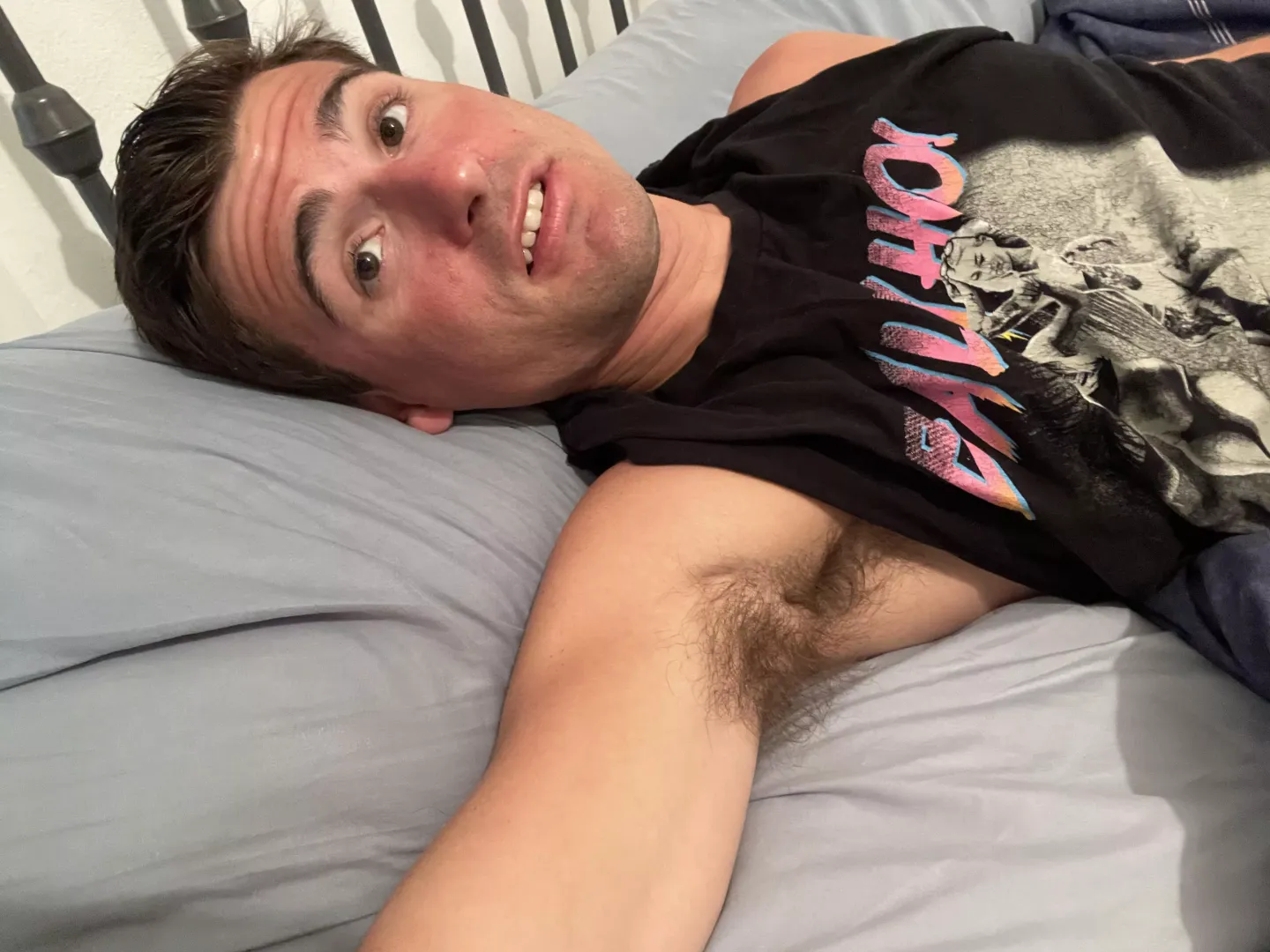 Does he give himbo energy? How about that armpit