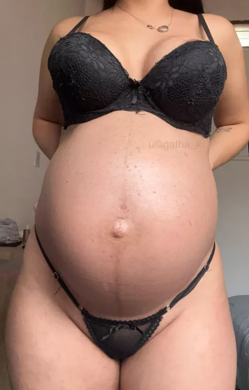 Does my bump make you hard?😏🔥