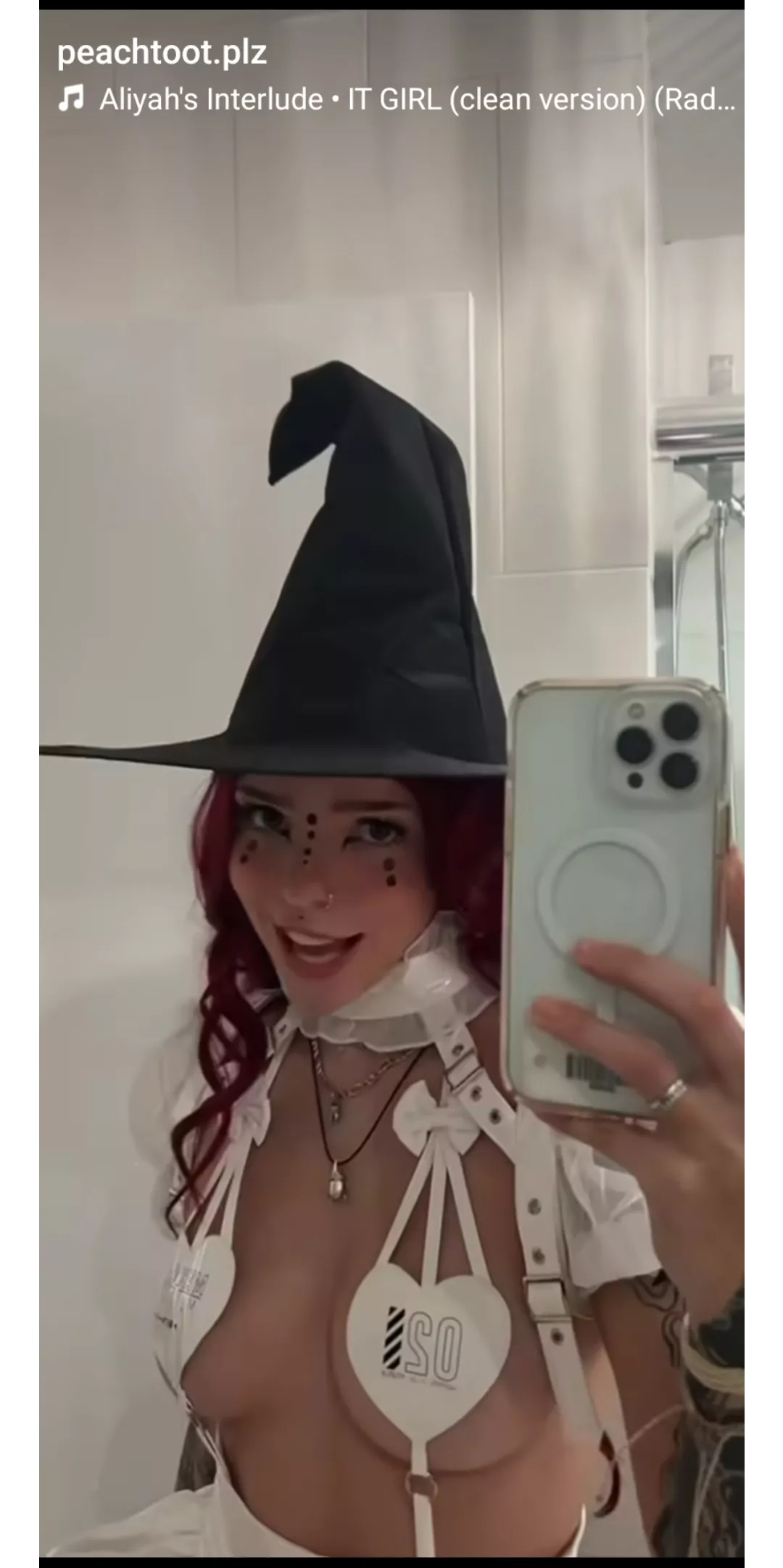 Does she look like bell or am i trippin?