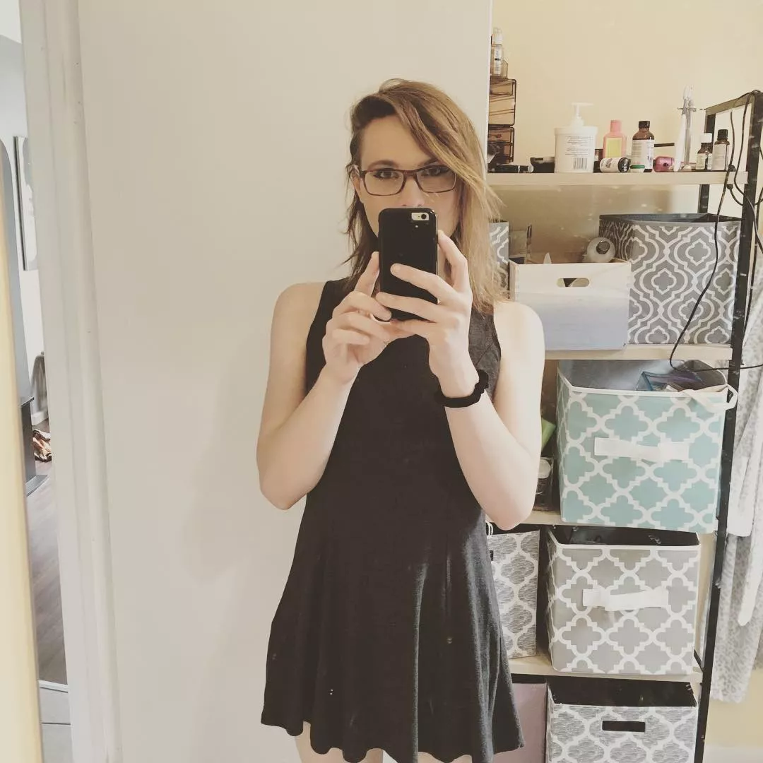 Does this dress make me look pretty?