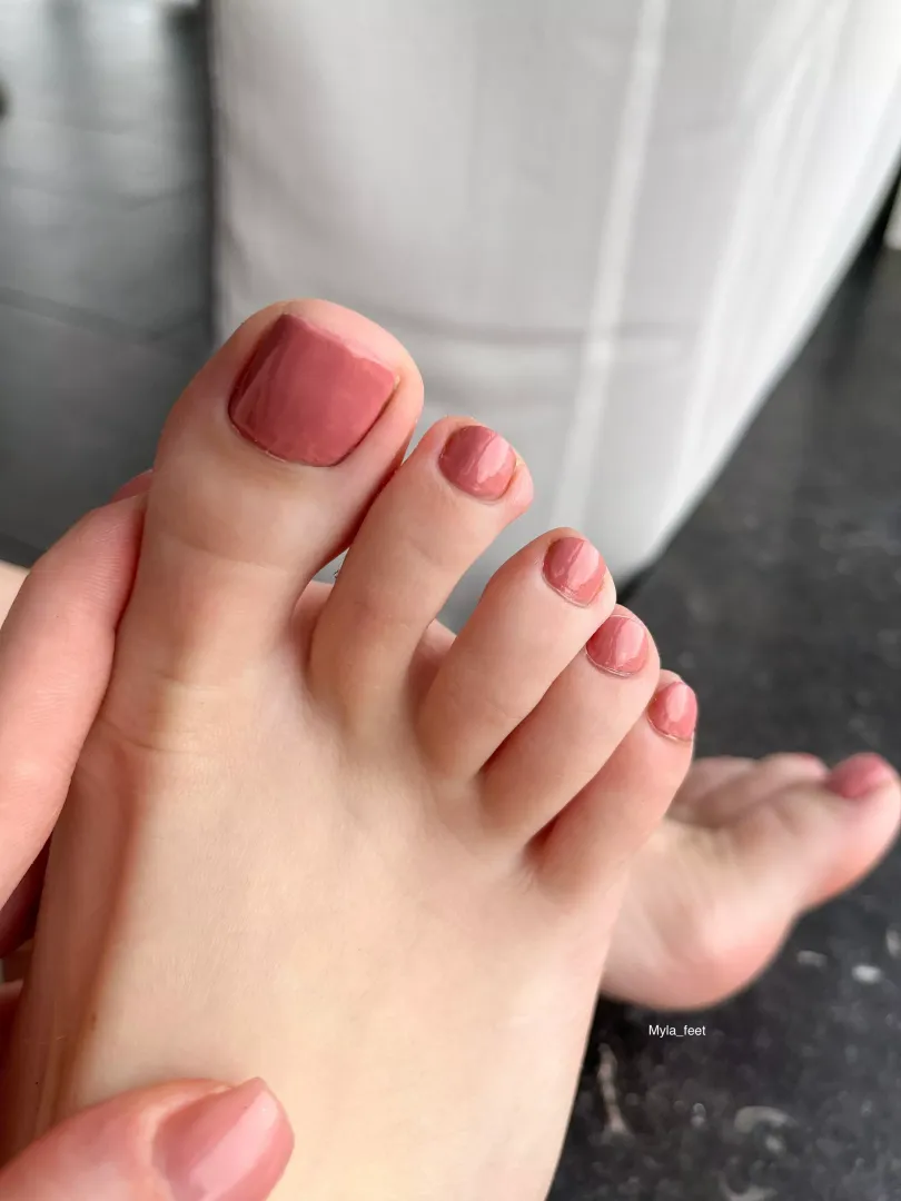 Does this make you want to suck on each toe? 🤭