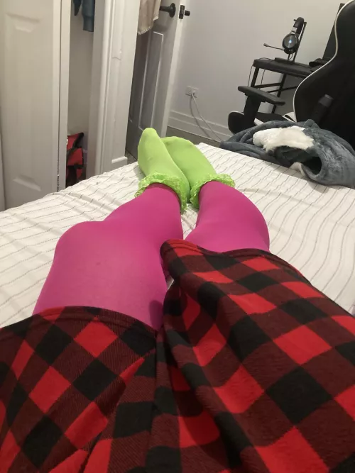 Does those pantyhose look cute on me