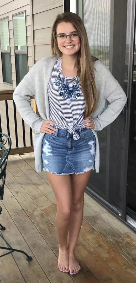 Doesn’t my cousin have the sexiest feet?